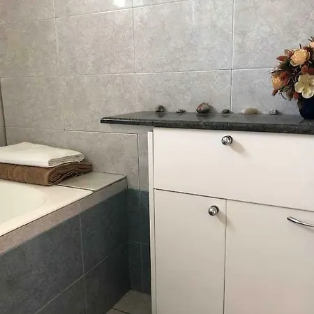Διαμέρισμα Webooking Garden House 2 *